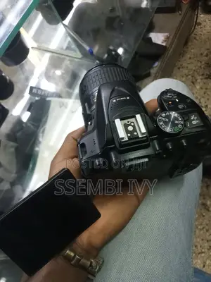 Nikon 5300.