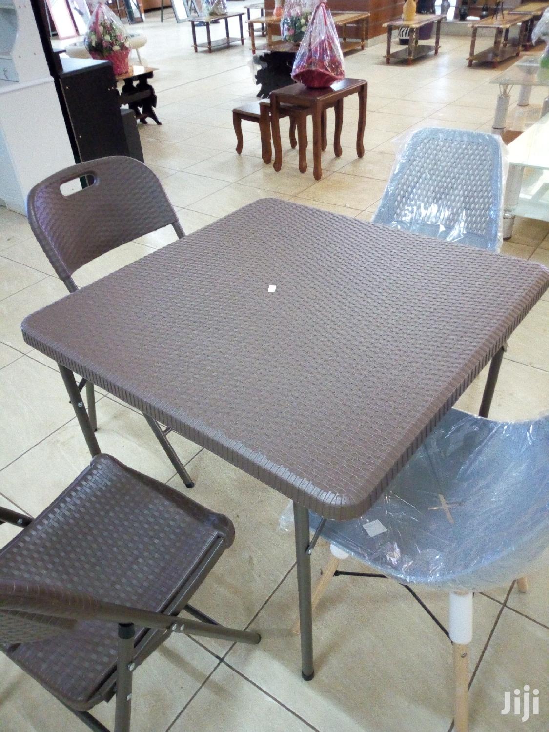 Plastic Restourant Table