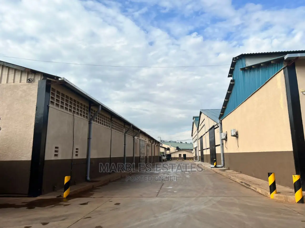 Warehouse for Rent in Industrial Area