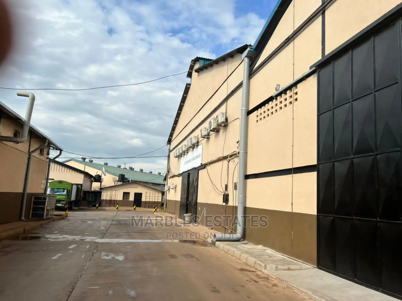Warehouse for Rent in Industrial Area