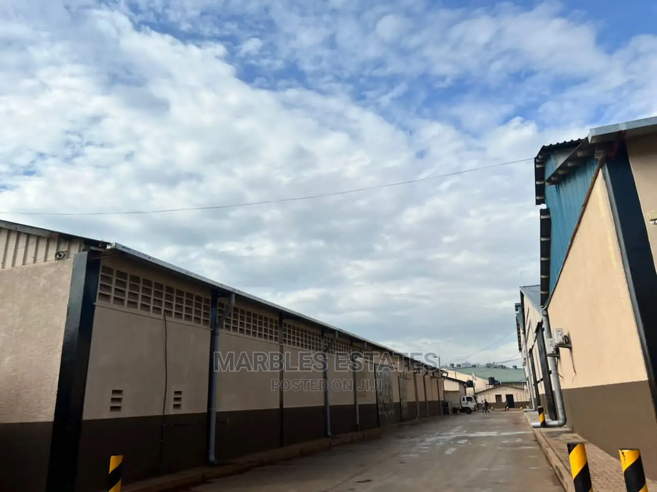 Warehouse for Rent in Industrial Area