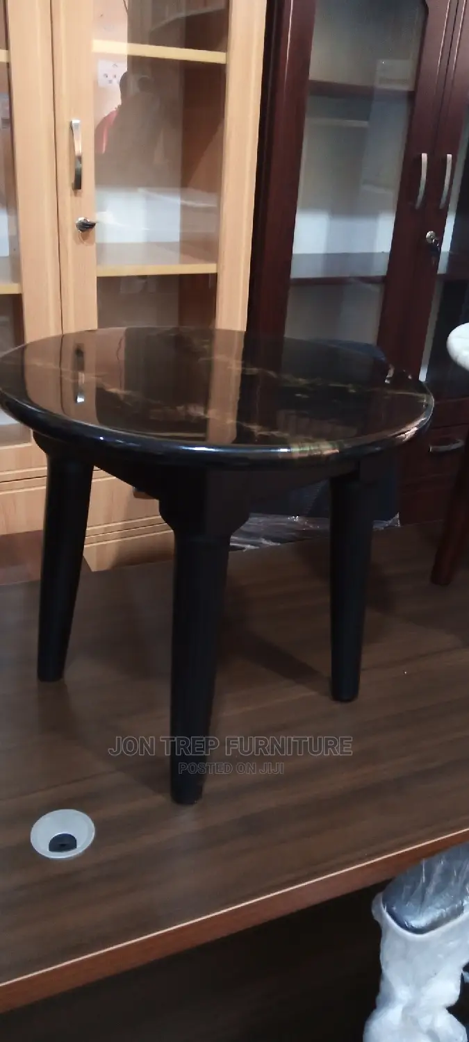 Brand New Raond Table