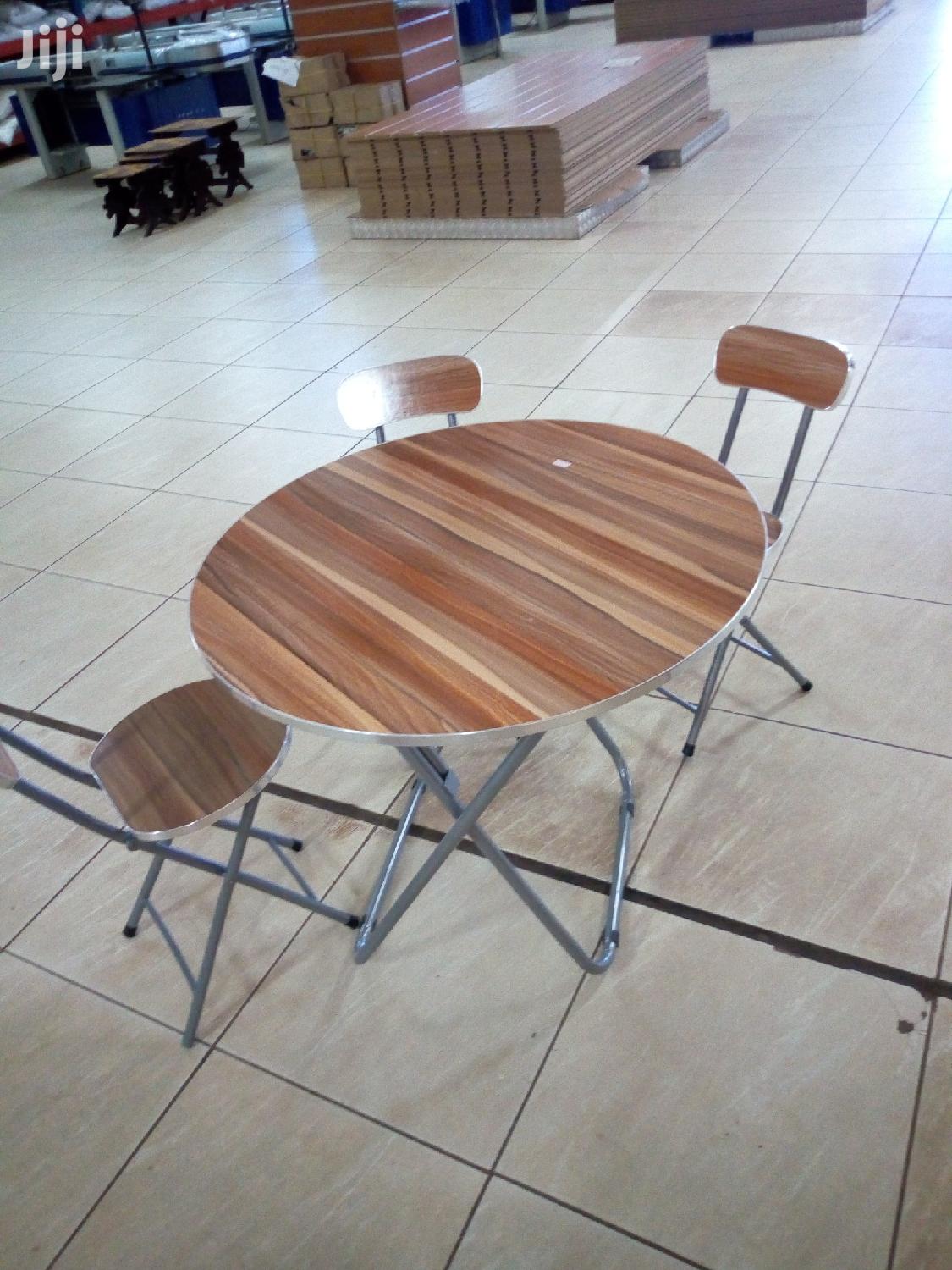Foldable Table Round Shape