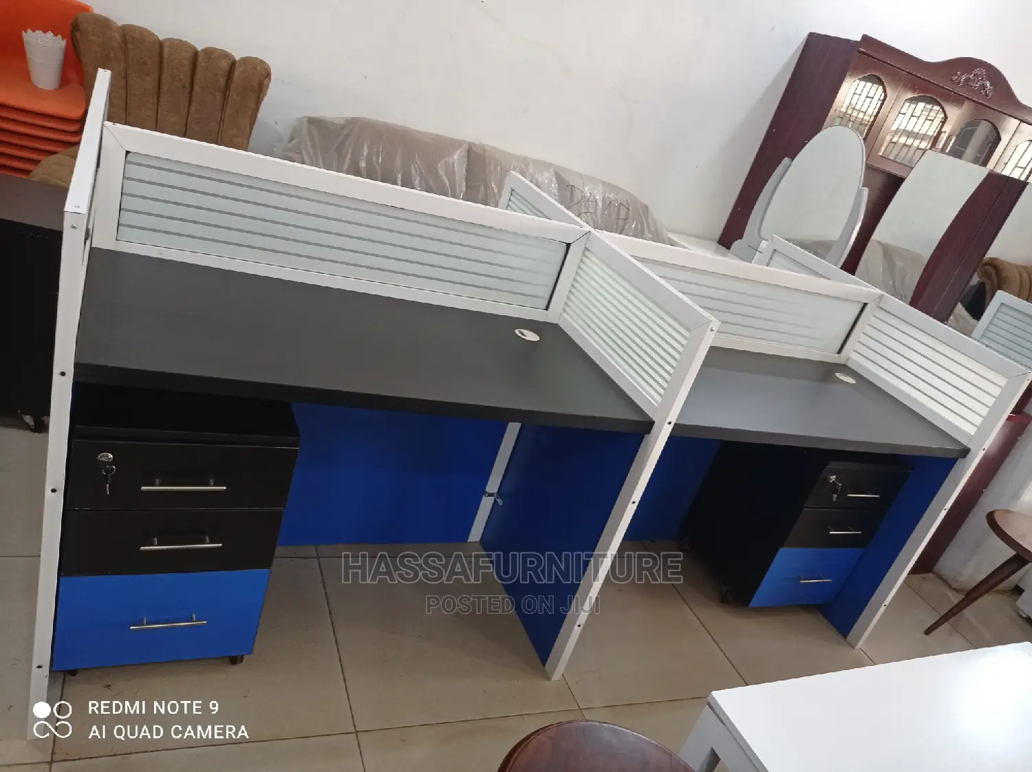 Working Station 4seaters Black and Blue Colour