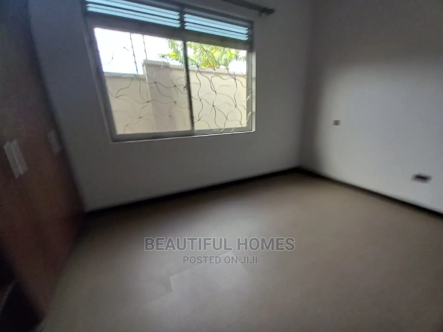 Furnished 4bdrm Maisonette in Kira Fine Estate for Sale