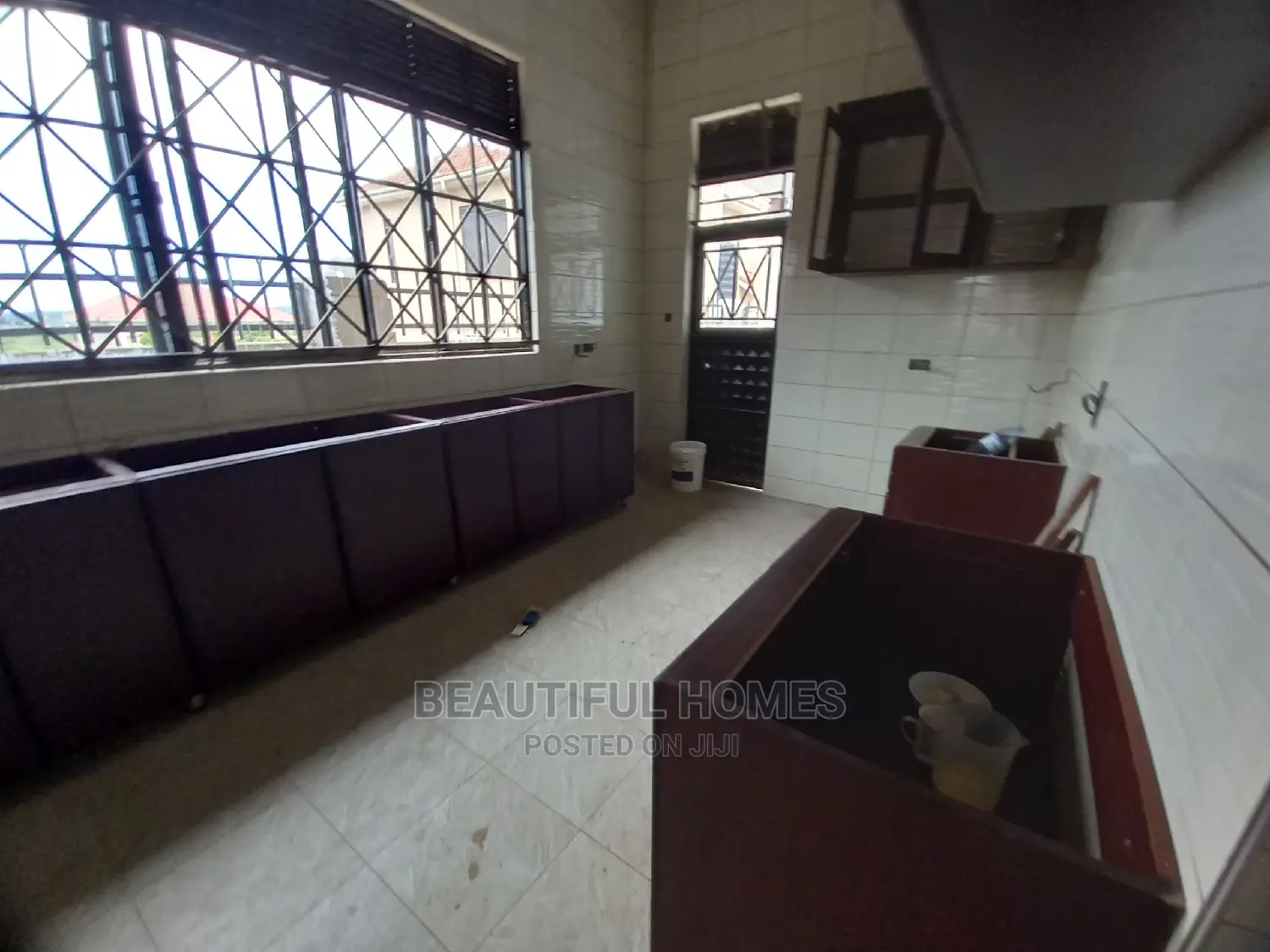 Furnished 4bdrm Bungalow in Kira High End for Sale
