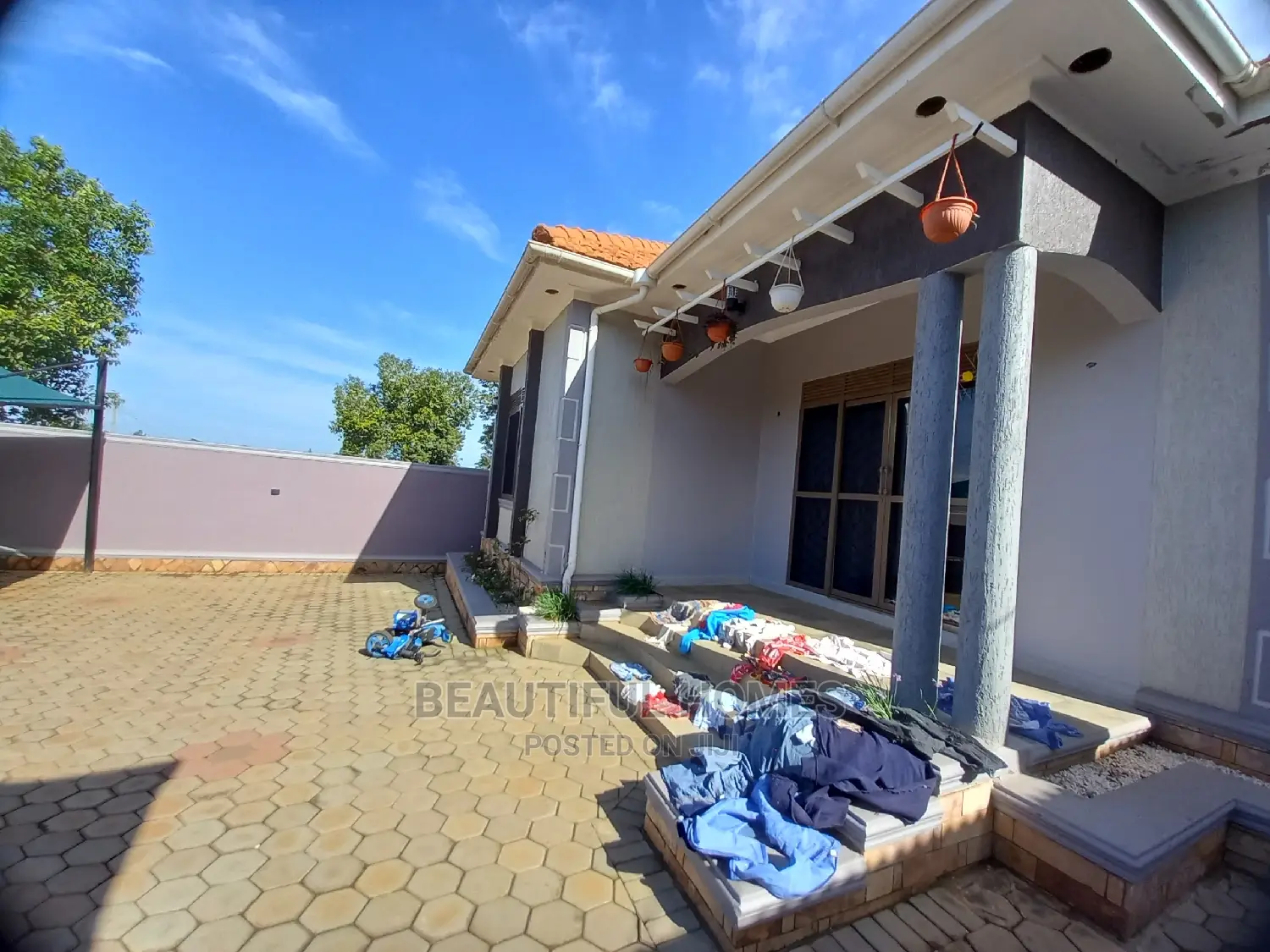 Furnished 4bdrm Maisonette in Nakwero Corporate, Kira for Sale