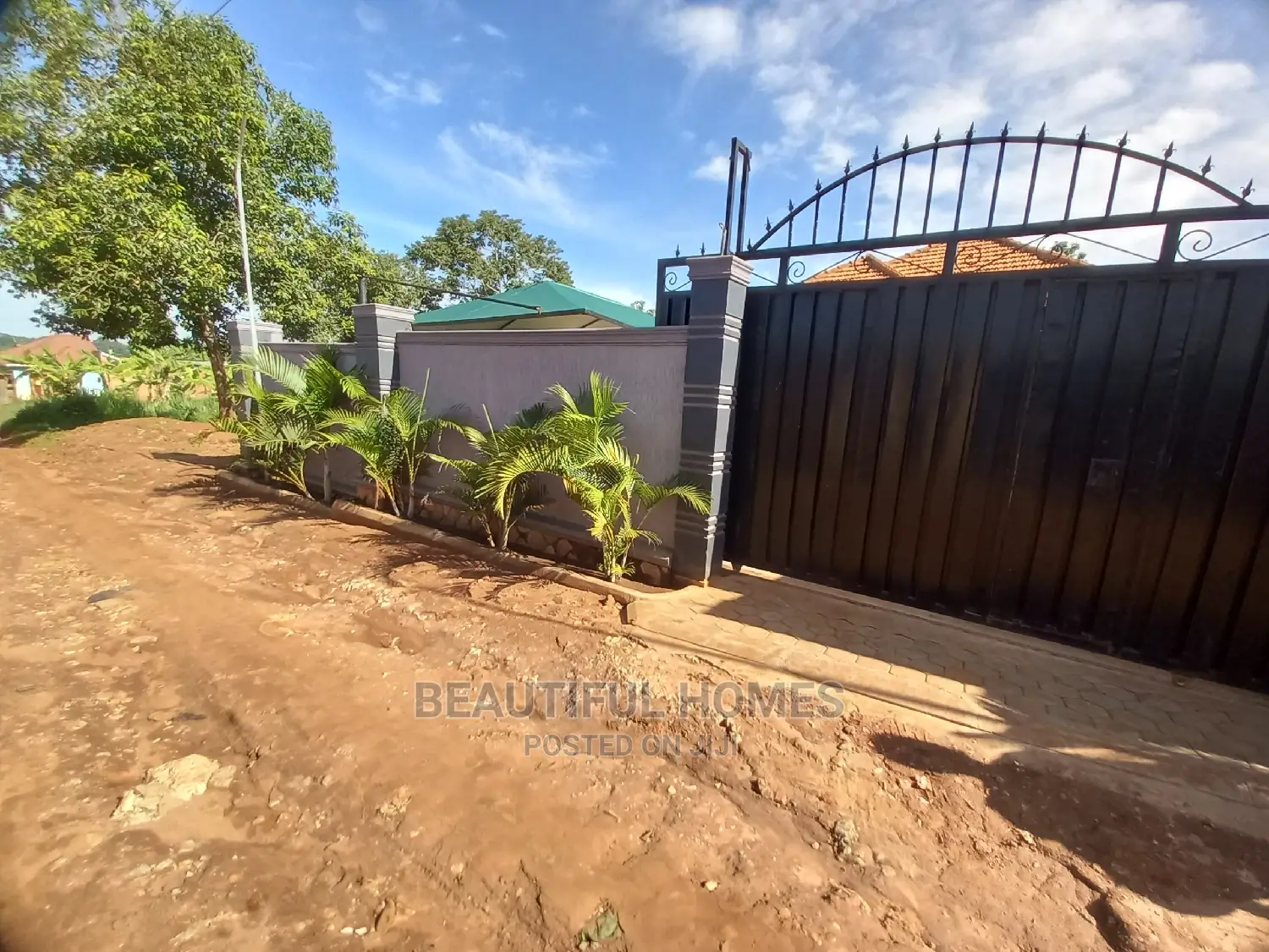 Furnished 4bdrm Maisonette in Nakwero Corporate, Kira for Sale