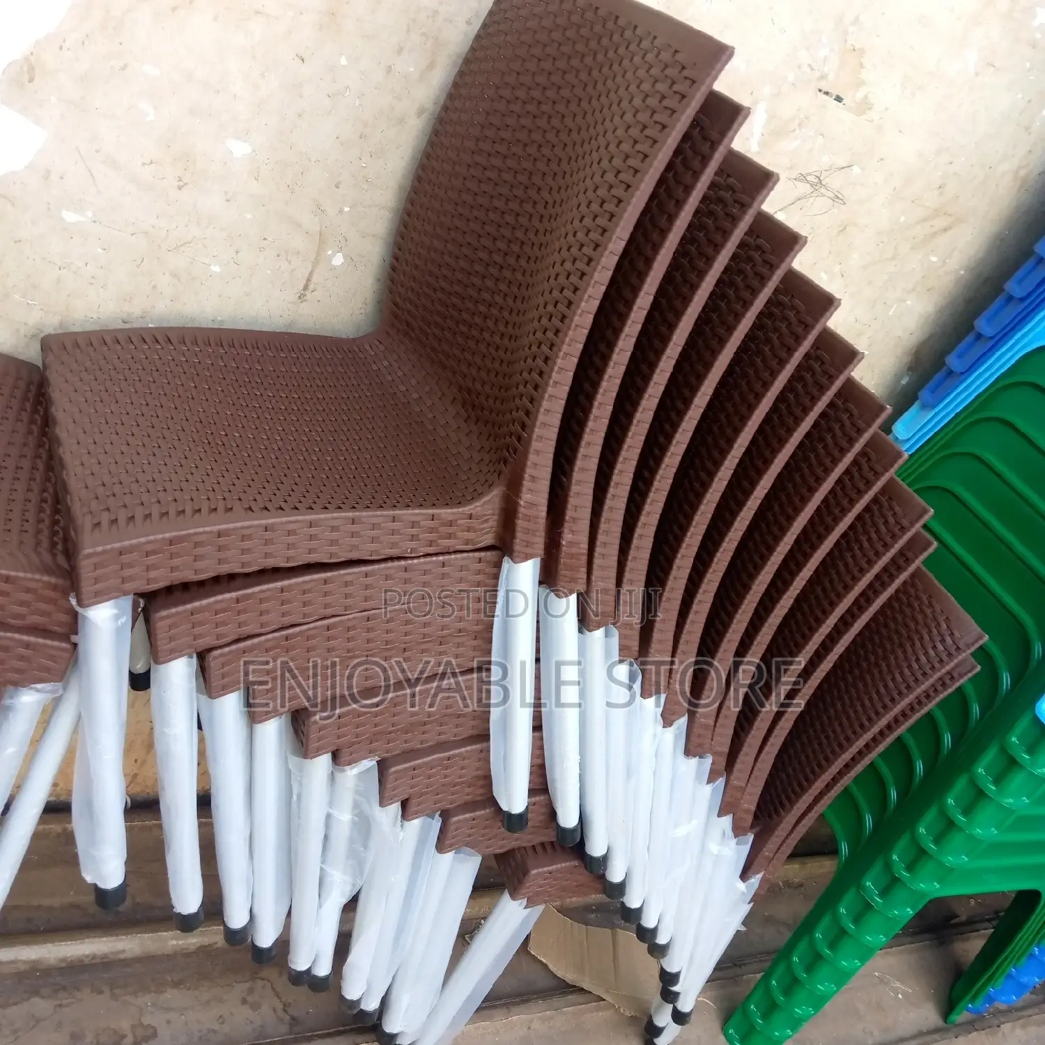 Plastic Kakeka Crown Chair