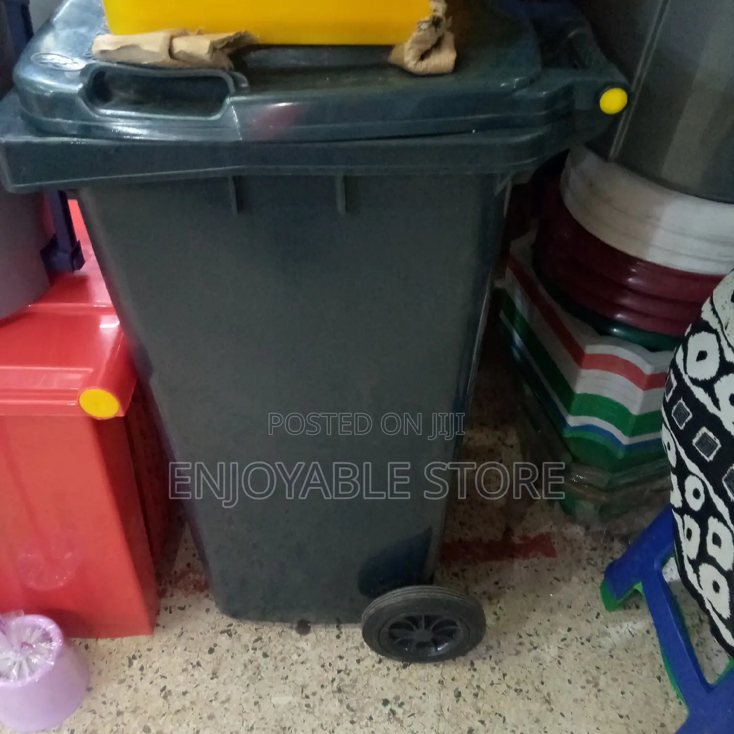 240ltr Dust Bin