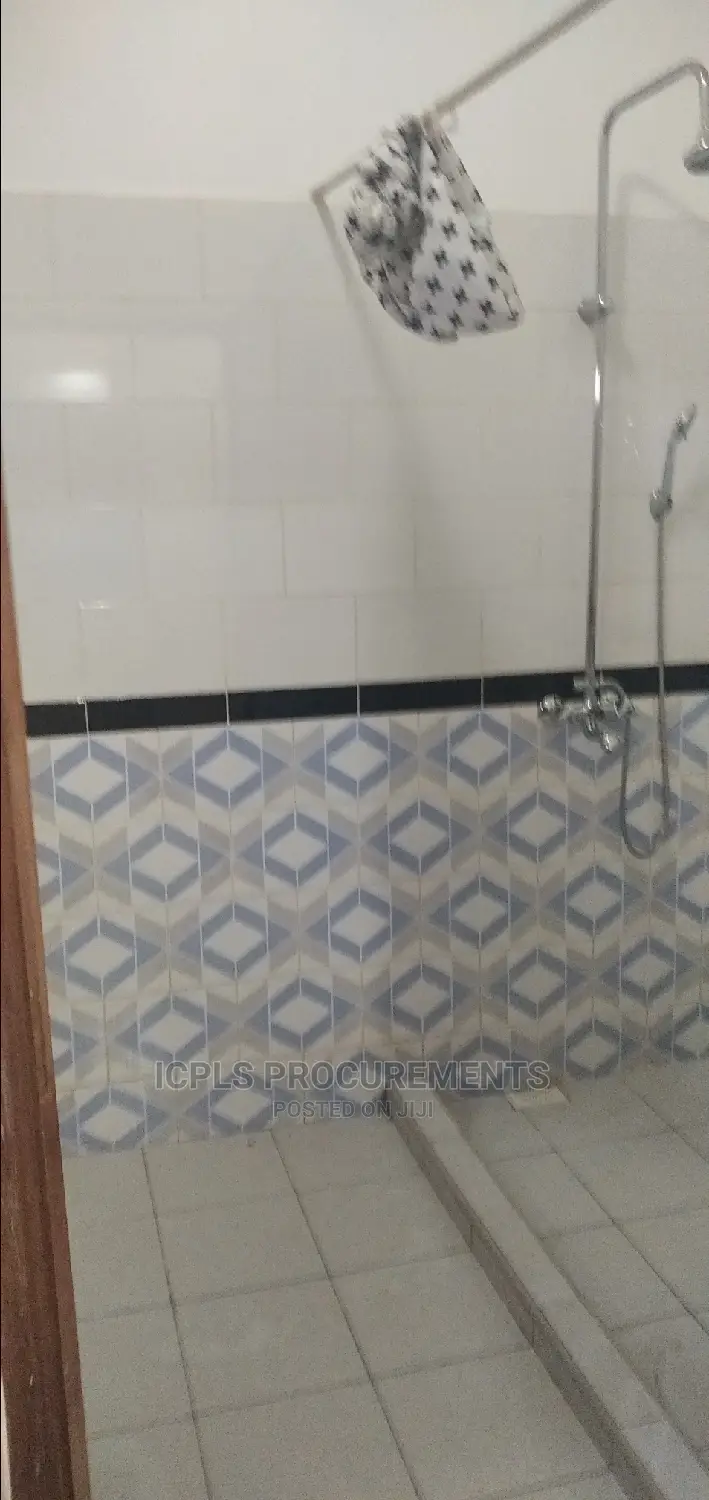 3bdrm Condo in Newton Apartments, Central Division for Sale