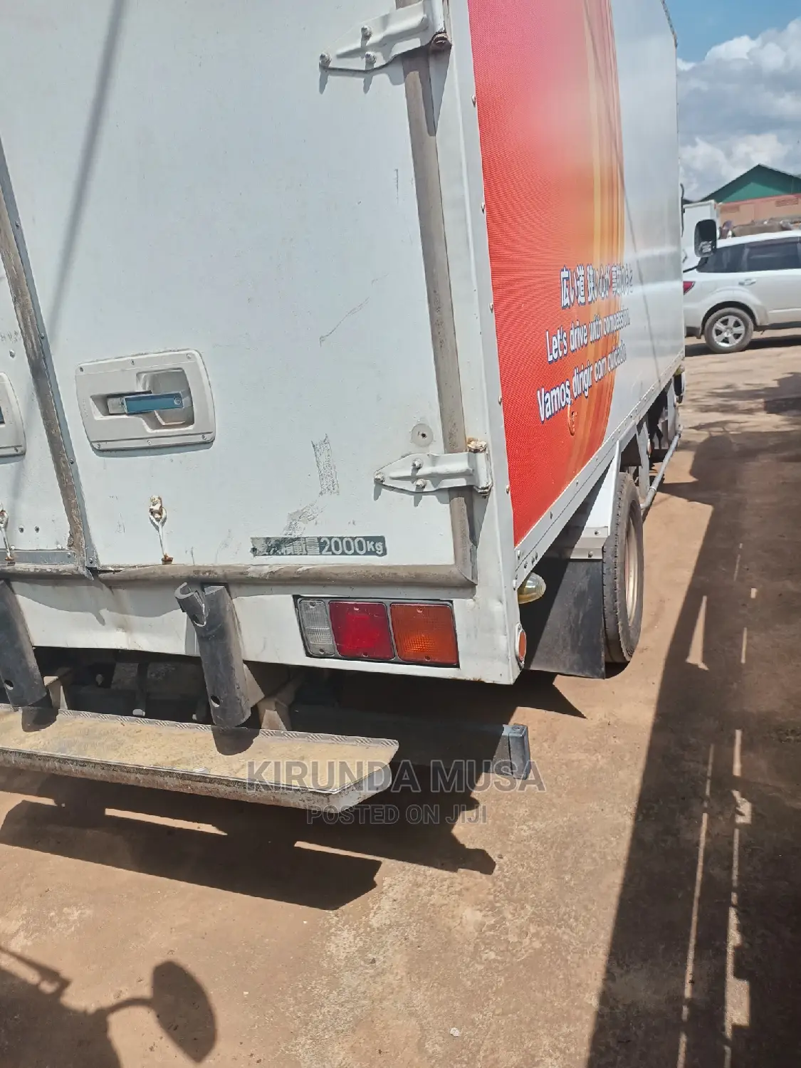 Mitsubishi Fuso Freezer 2010 White
