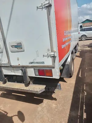 Mitsubishi Fuso Freezer 2010 White