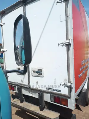 Mitsubishi Fuso Freezer 2010 White