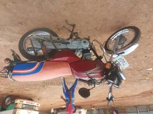 Bajaj Boxer 2021 Orange