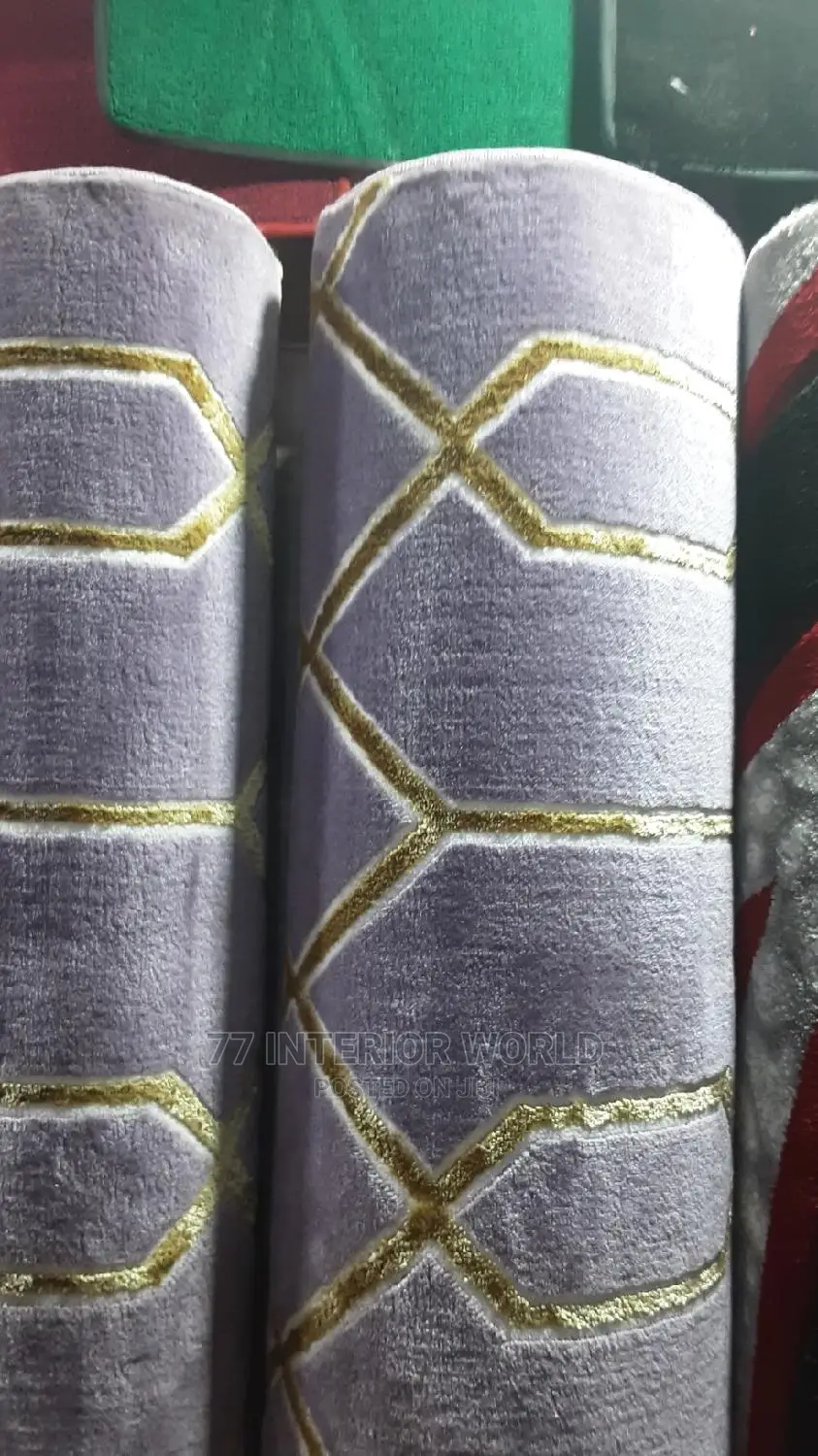 Center Carpets 768