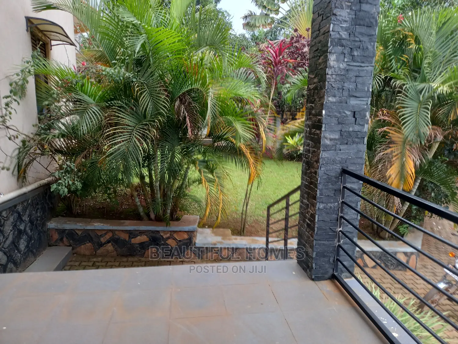 Furnished 4bdrm Bungalow in Kira for Sale
