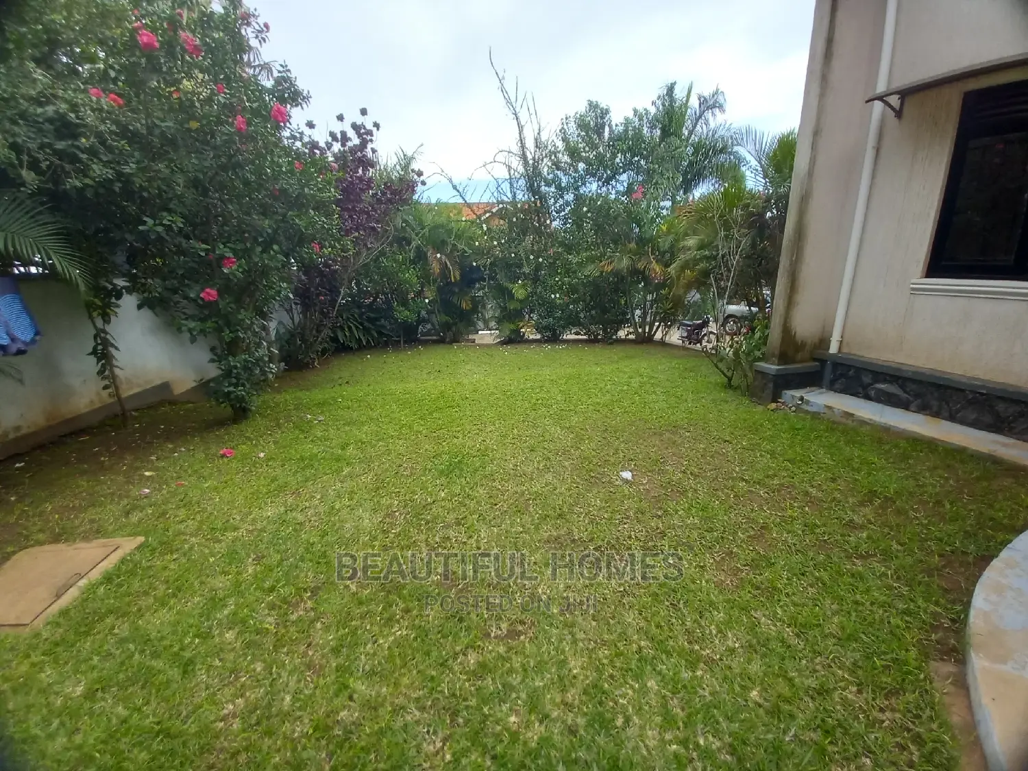 Furnished 4bdrm Bungalow in Kira Organised for Sale