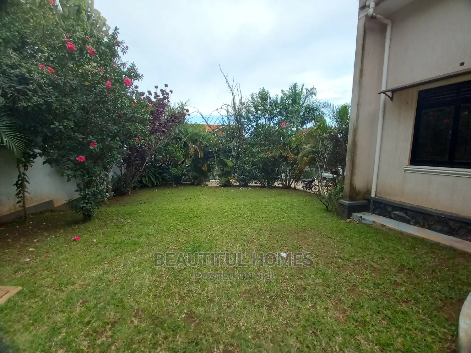 Furnished 4bdrm House in Kira for Sale