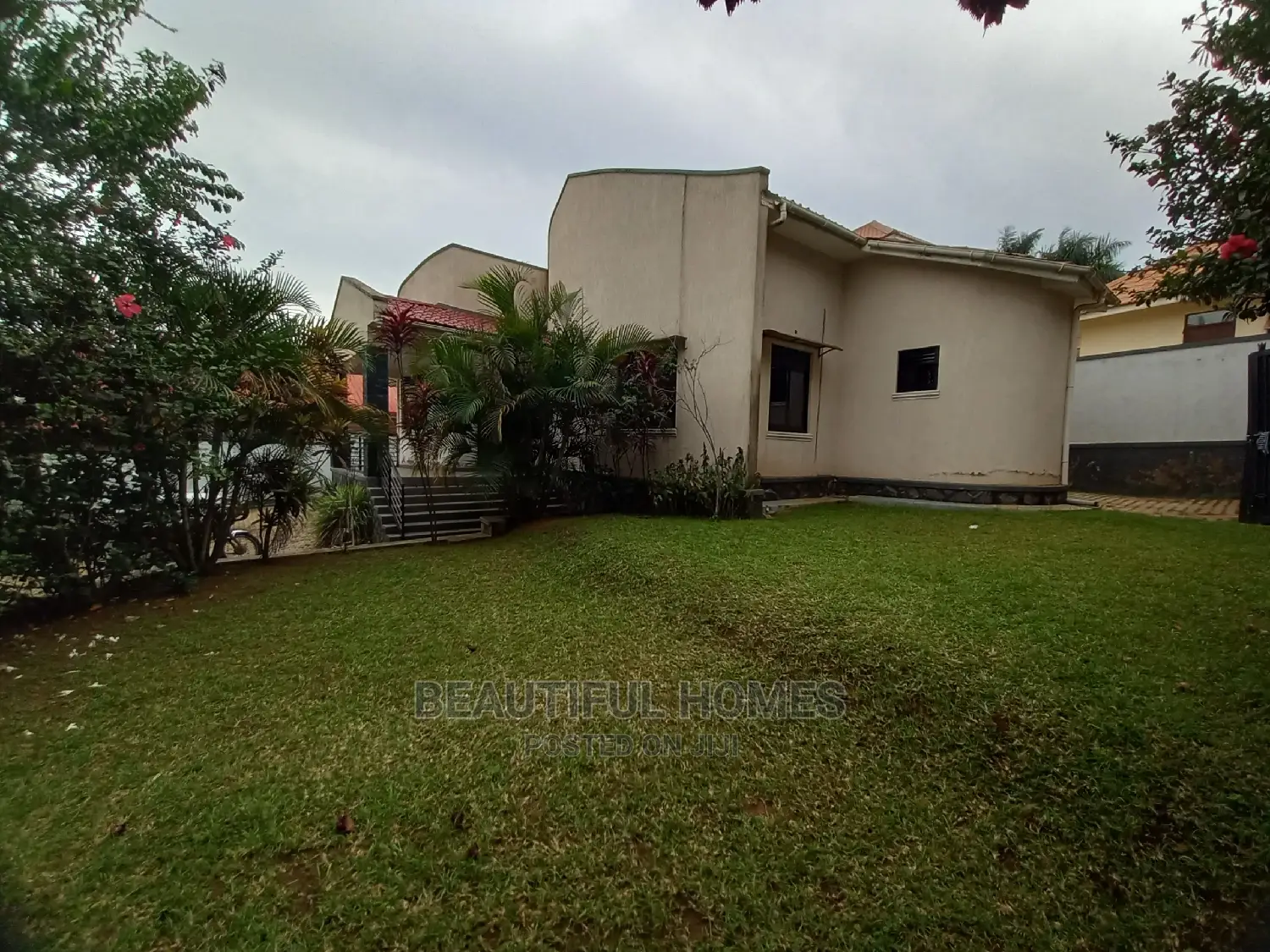 Furnished 4bdrm House in Kira for Sale