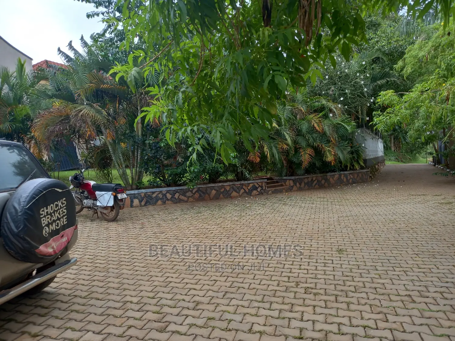 Furnished 4bdrm House in Kira for Sale