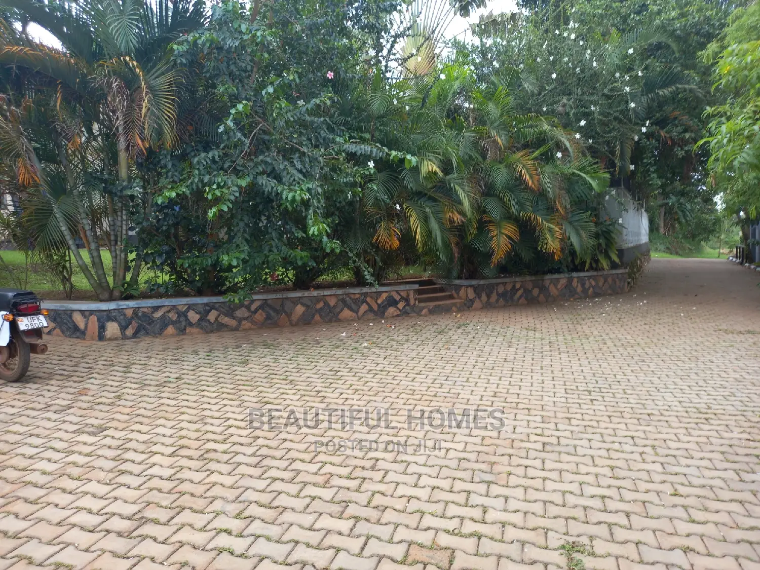 Furnished 4bdrm Bungalow in Kira Executive for Sale
