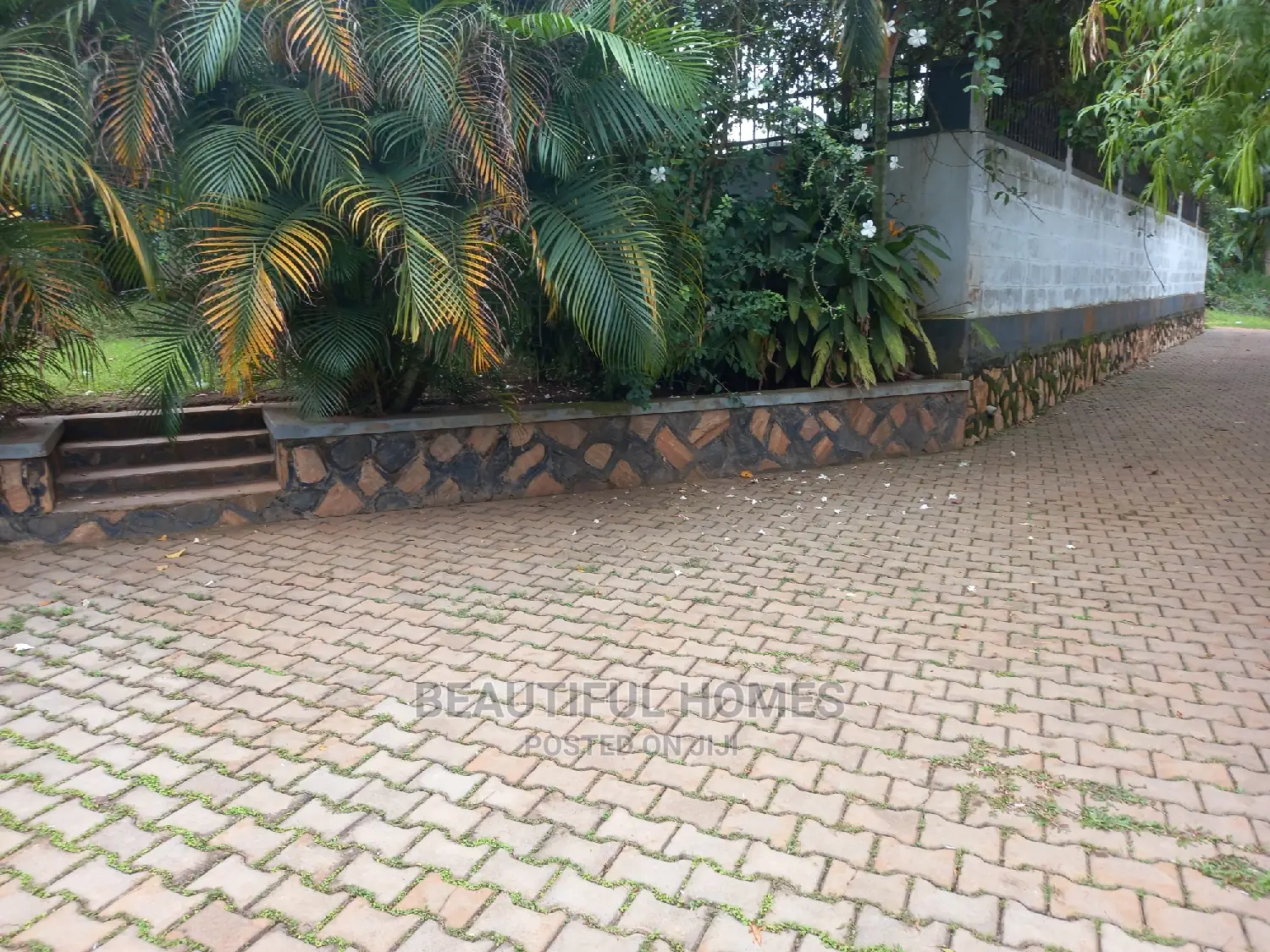 Furnished 4bdrm Bungalow in Kira 1 for Sale