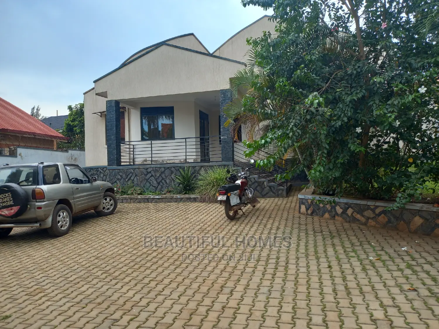Furnished 4bdrm Bungalow in Kira 1 for Sale