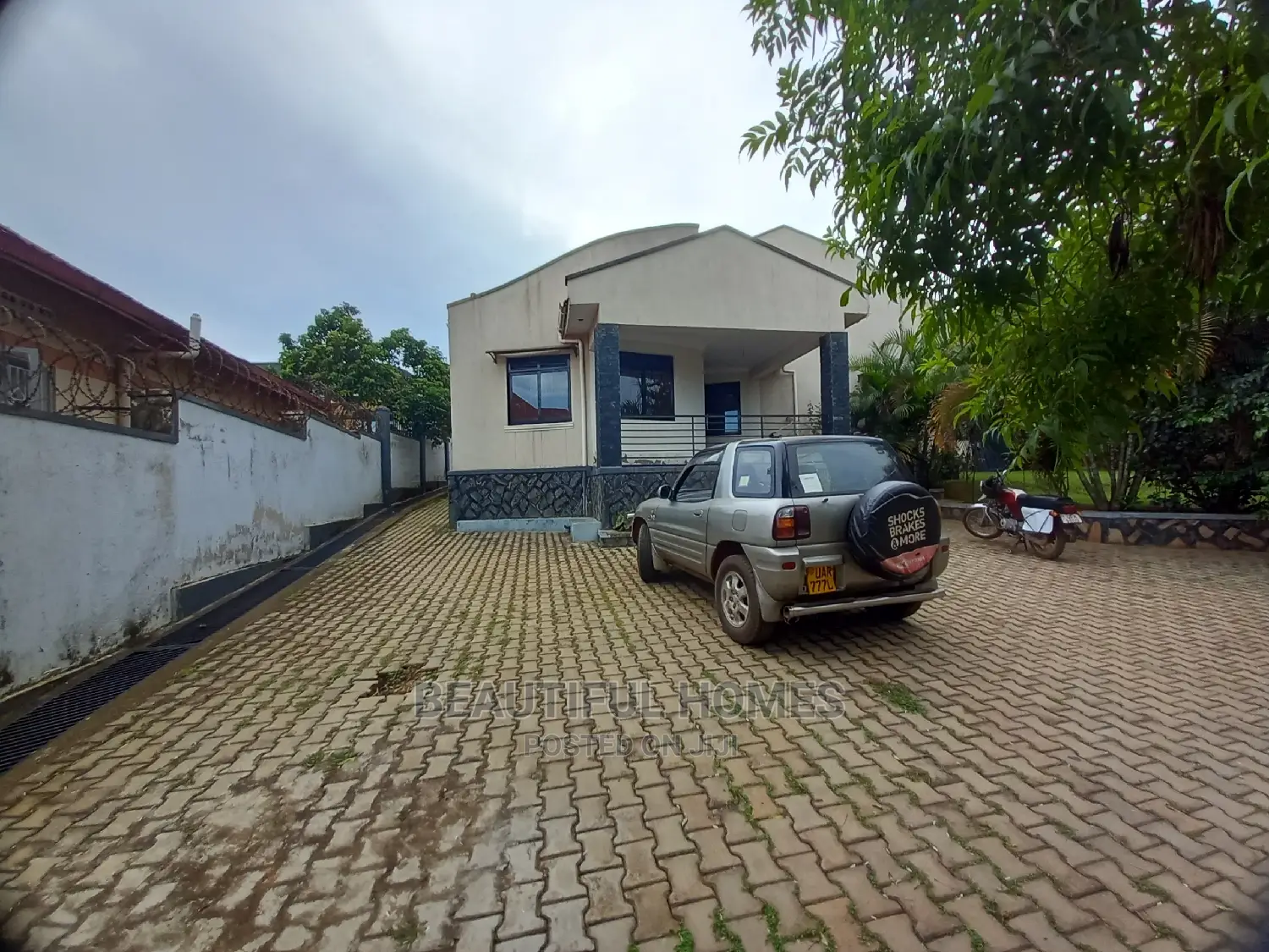 Furnished 4bdrm Bungalow in Kira 1 for Sale