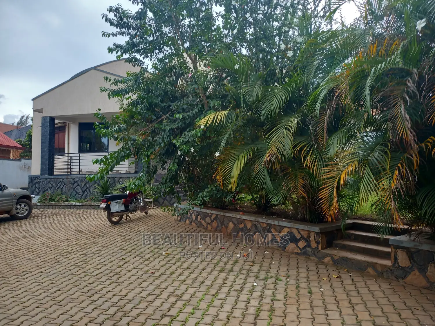 Furnished 4bdrm Bungalow in Kira 1 for Sale