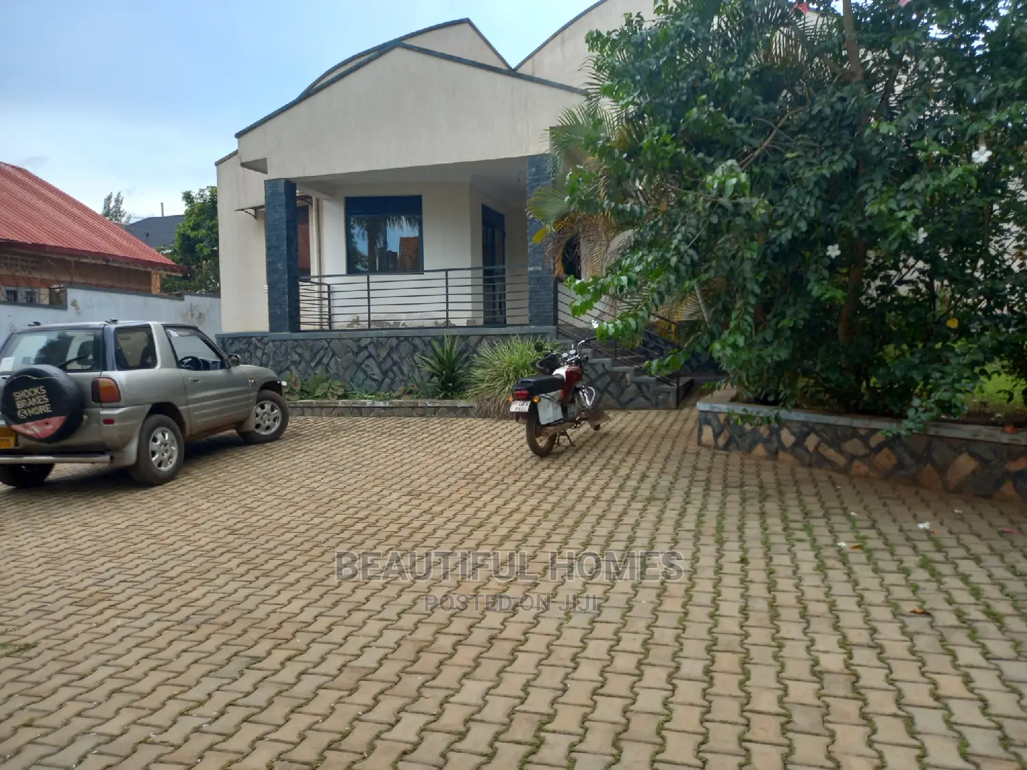 Furnished 4bdrm Bungalow in Kira 1 for Sale