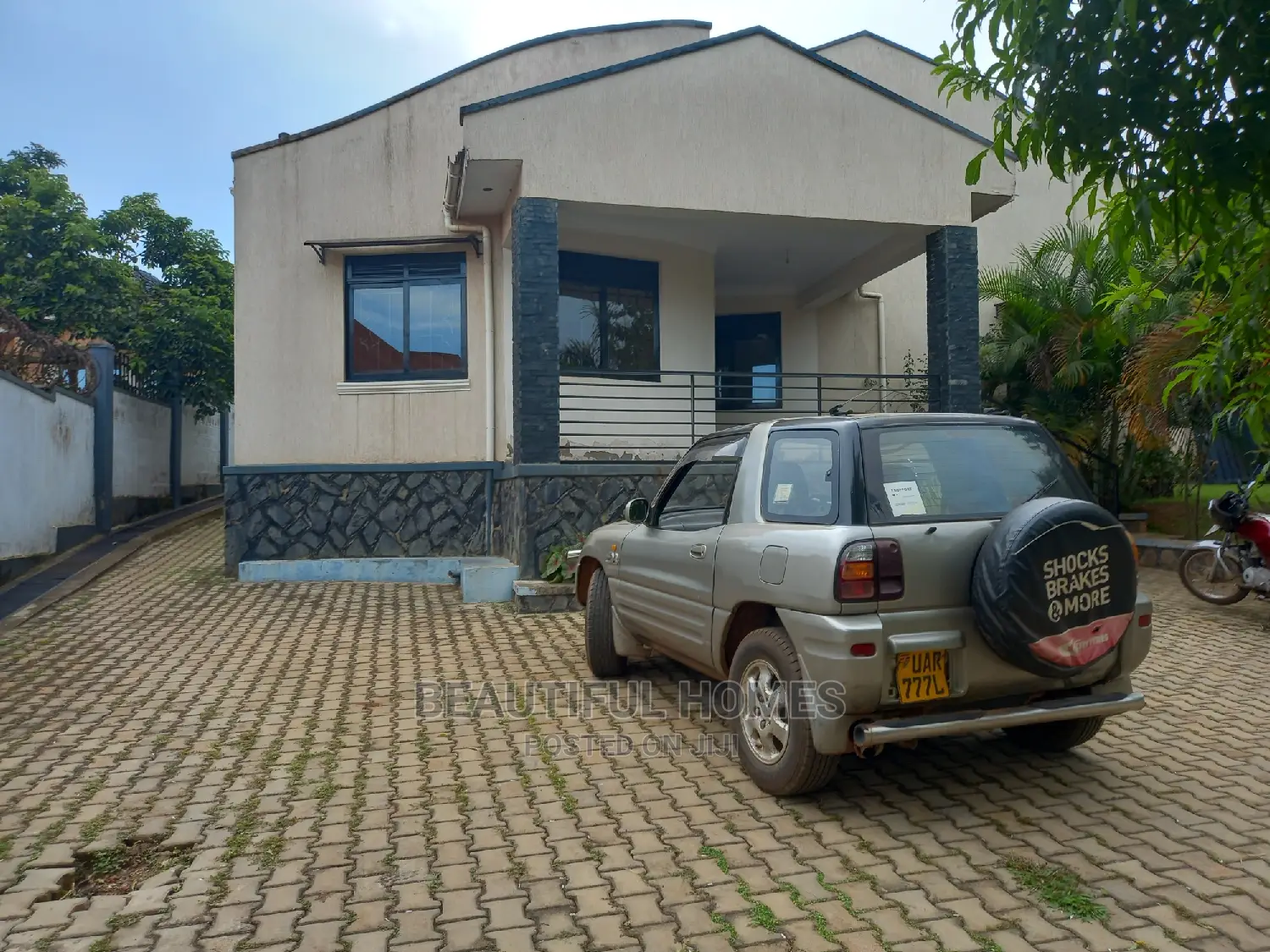 Furnished 4bdrm Maisonette in Kira for Sale