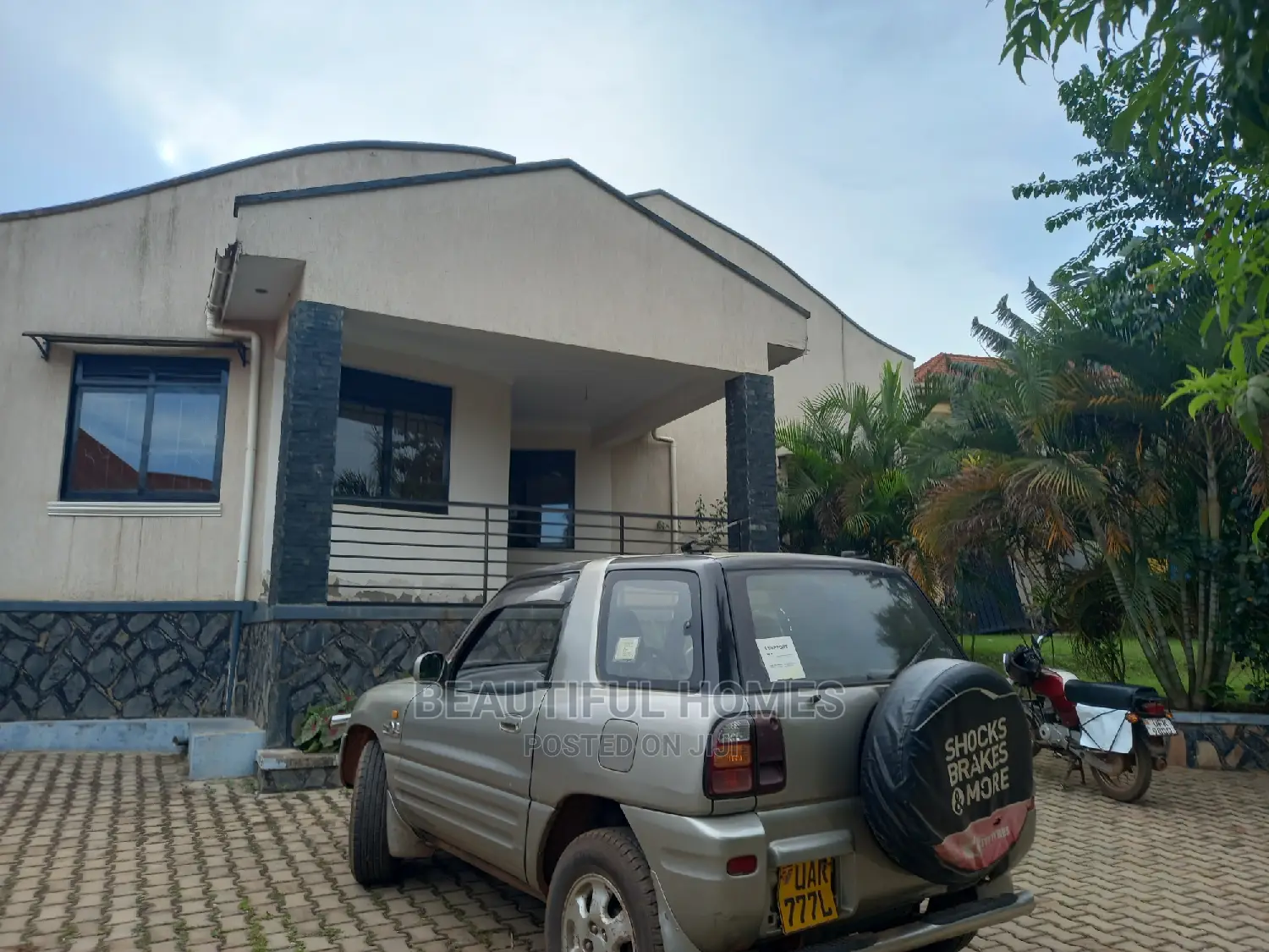 Furnished 4bdrm Maisonette in Kira for Sale