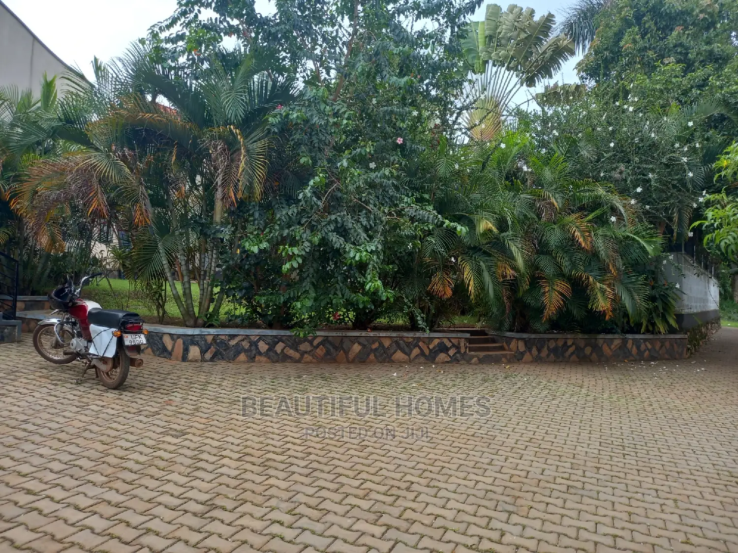 Furnished 4bdrm Maisonette in Kira for Sale