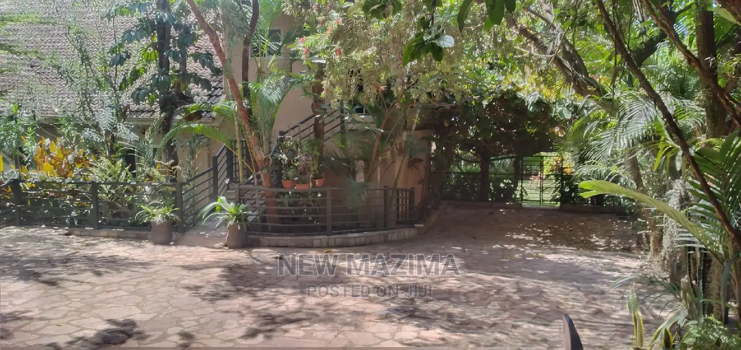 5bdrm Maisonette in Munyonyo Heights, Division a for Sale