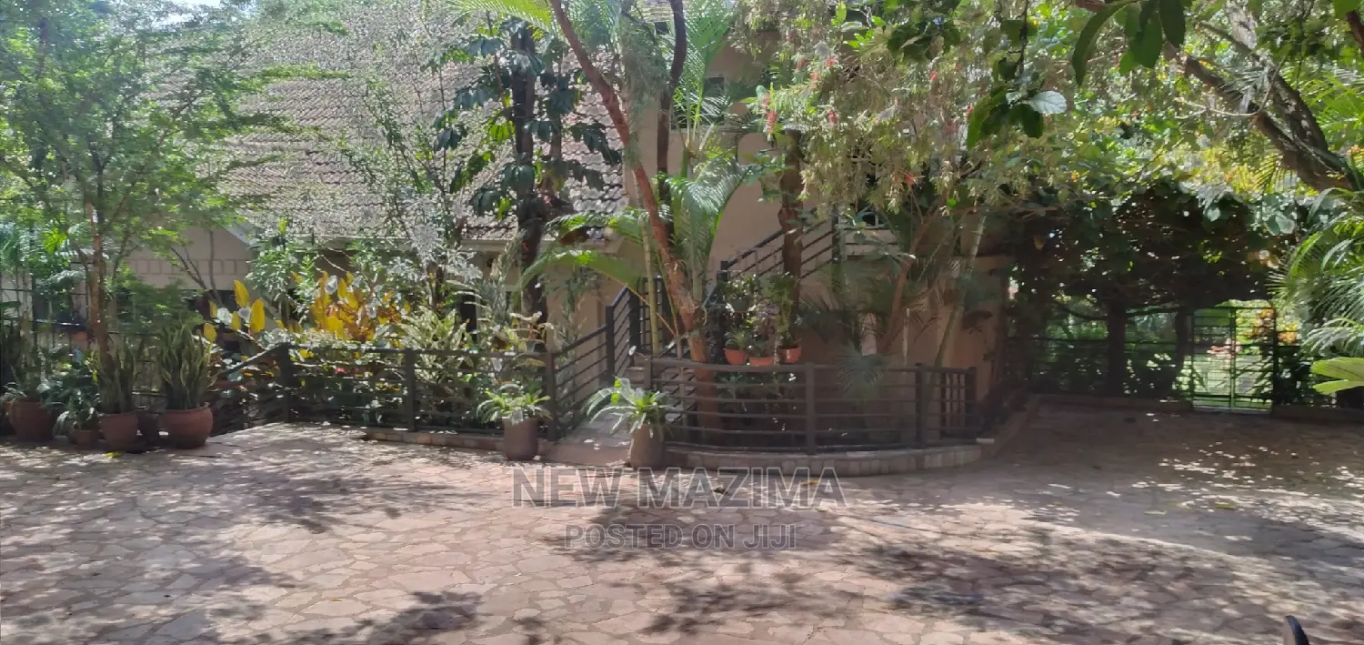 5bdrm Maisonette in Munyonyo Heights, Division a for Sale
