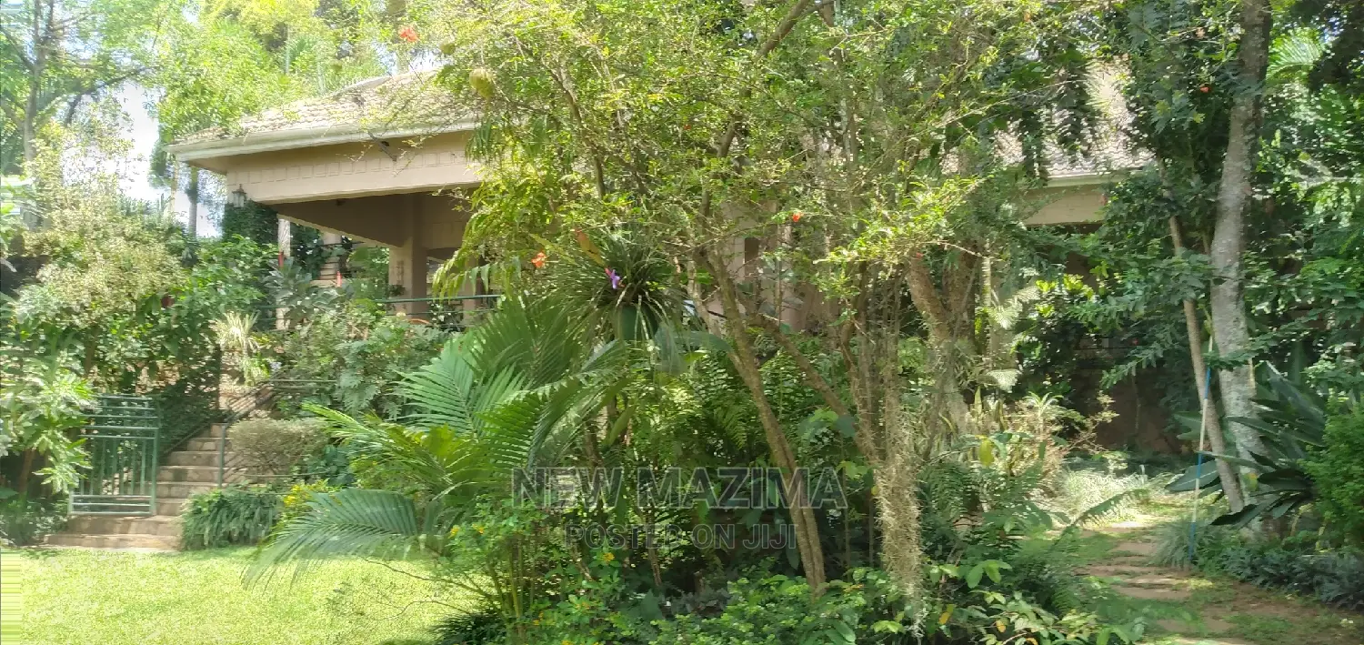 5bdrm Maisonette in Munyonyo Heights, Division a for Sale