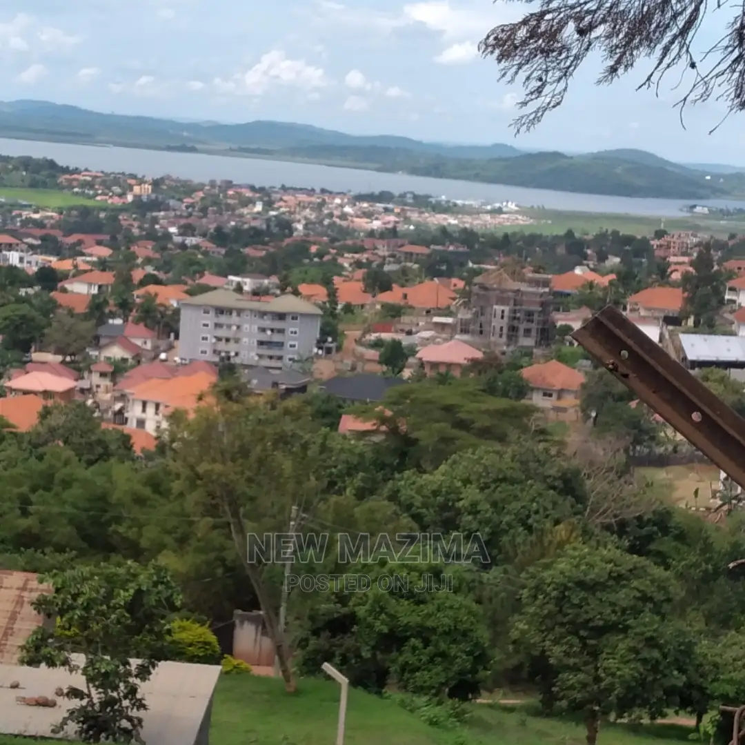 30 Decimals Over Looking Into the Lake Quicksale in Buziga
