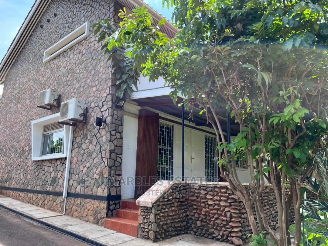 5bdrm Duplex in Bugolobi, Central Division for Rent