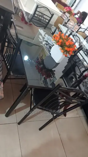 4seaters Dinner Table