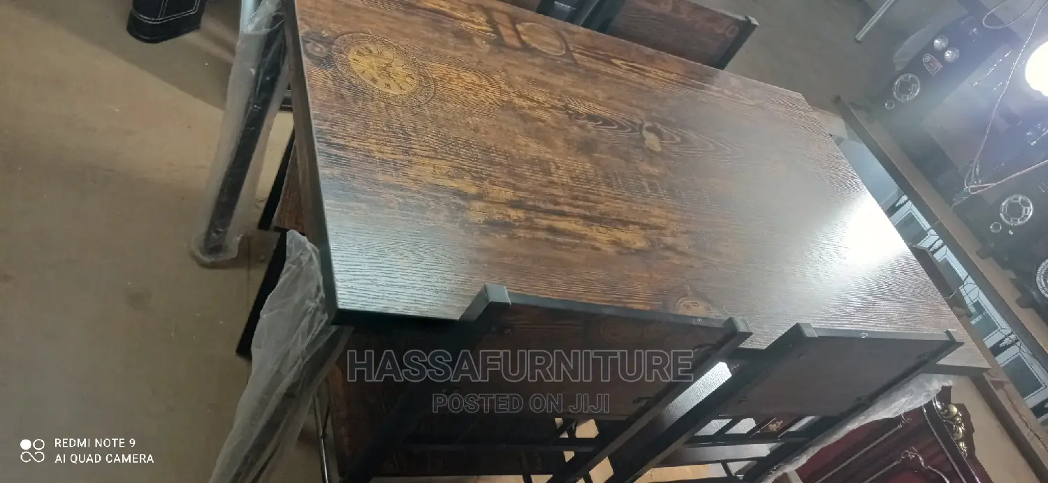 4seaters Dinner Table