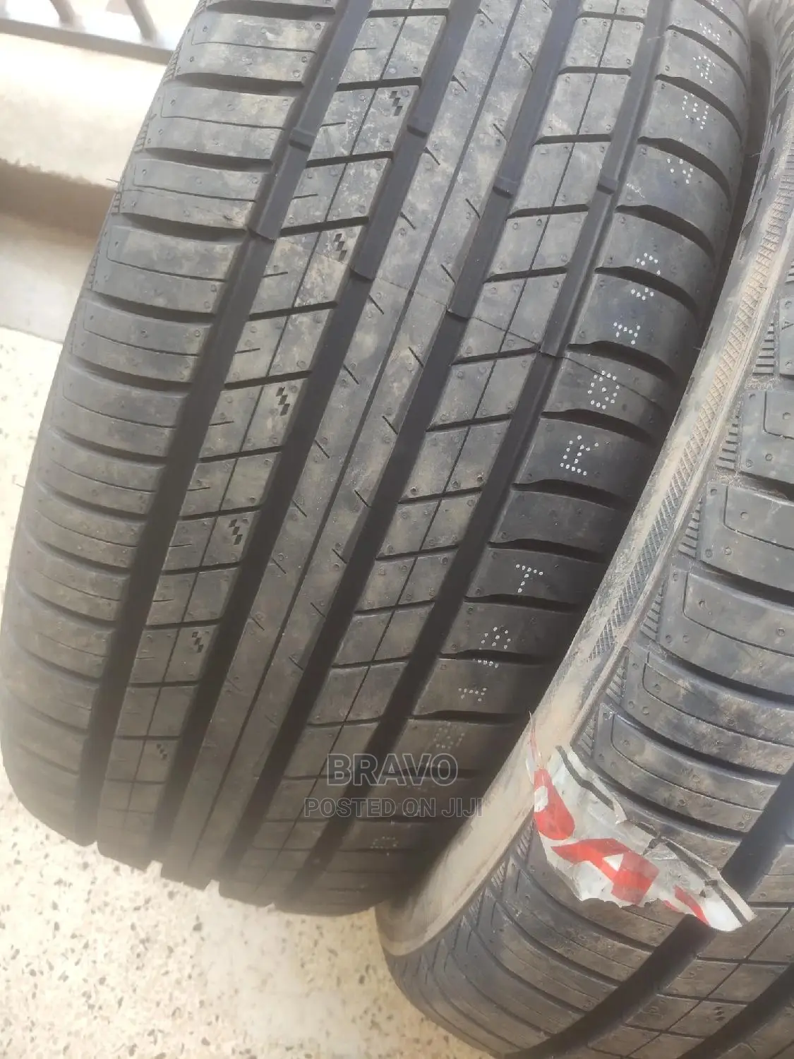 255/55r19 Roadx