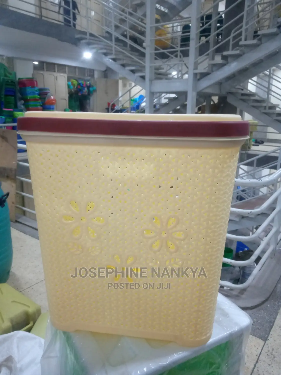 Loundry Basket With Cover