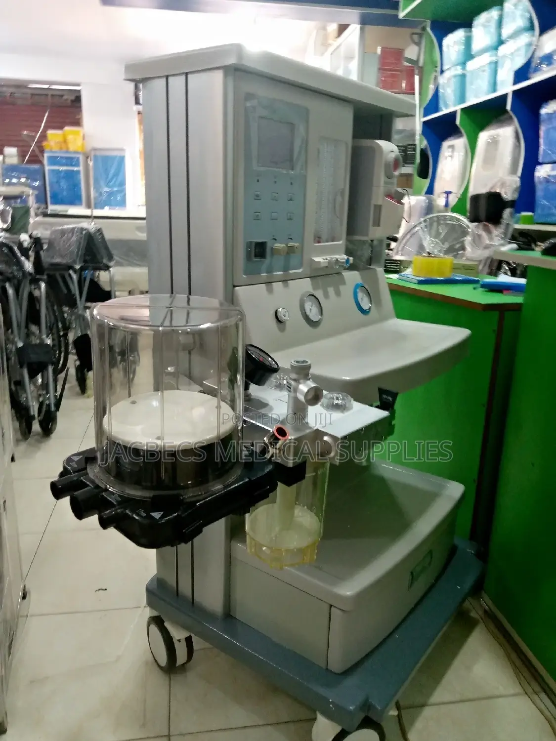 Anaesthesia Machine With Single Vaporizer