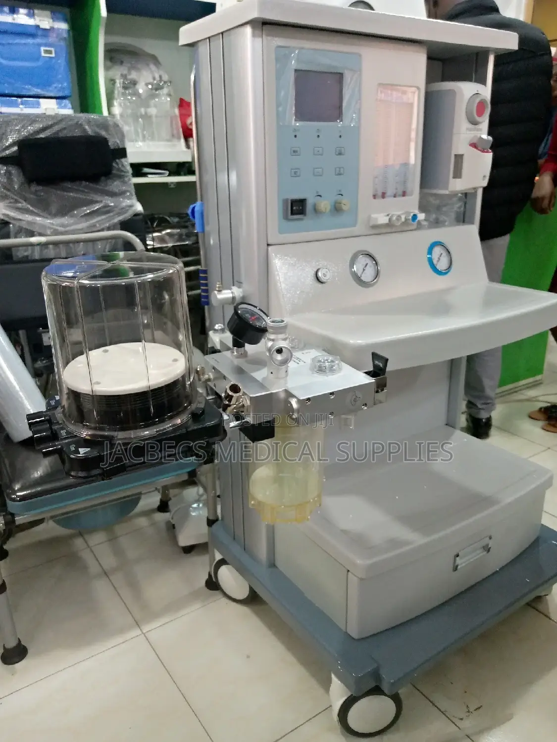 Anaesthesia Machine With Single Vaporizer