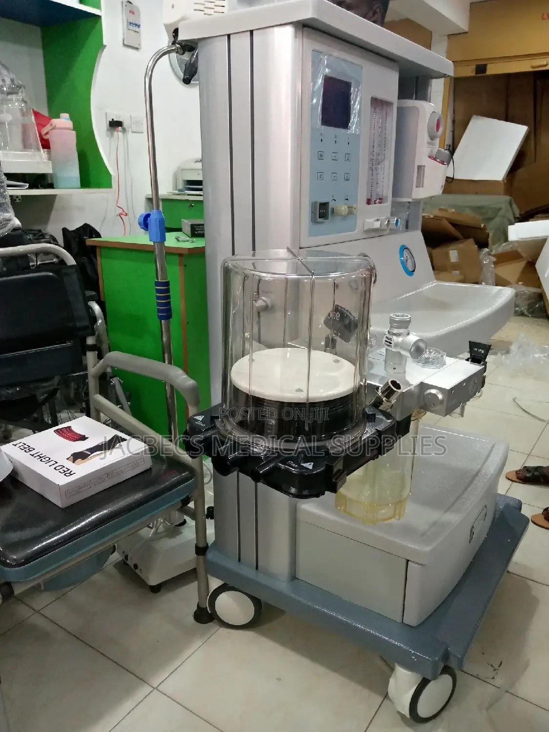 Anaesthesia Machine With Single Vaporizer