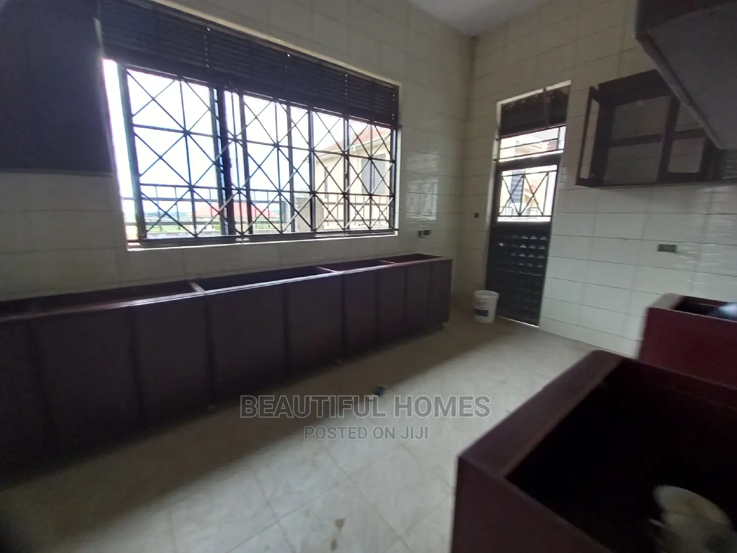 Furnished 4bdrm House in Kira Rich for Sale