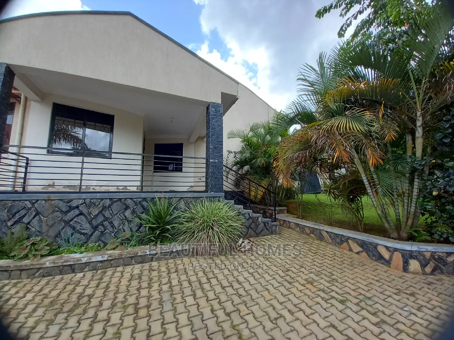 Furnished 4bdrm House in Kira Rich for Sale
