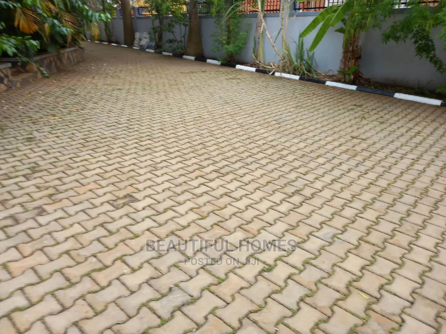 Furnished 4bdrm House in Kira Rich for Sale