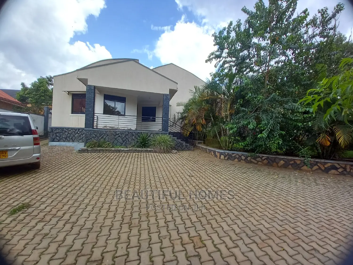 Furnished 4bdrm Bungalow in Kira Prime for Sale
